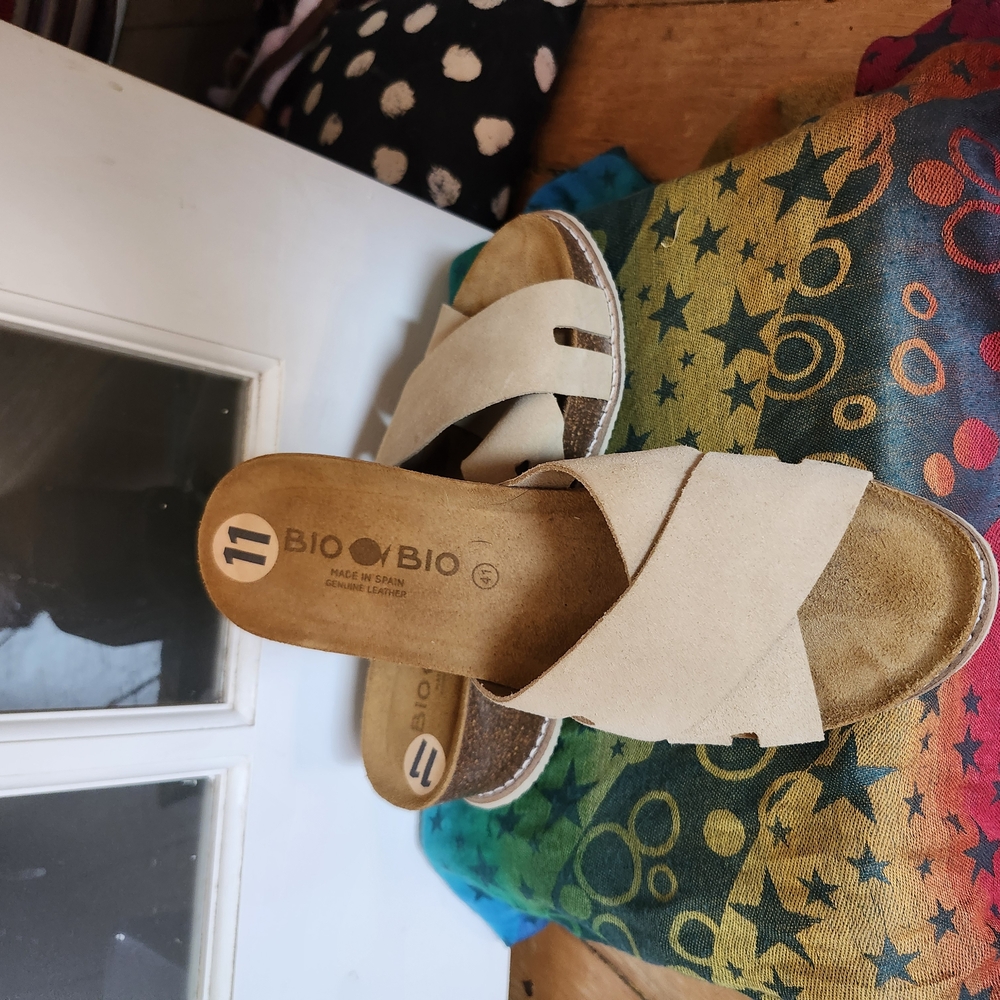 Cream Minimalist Sandals with Comfort Footbed